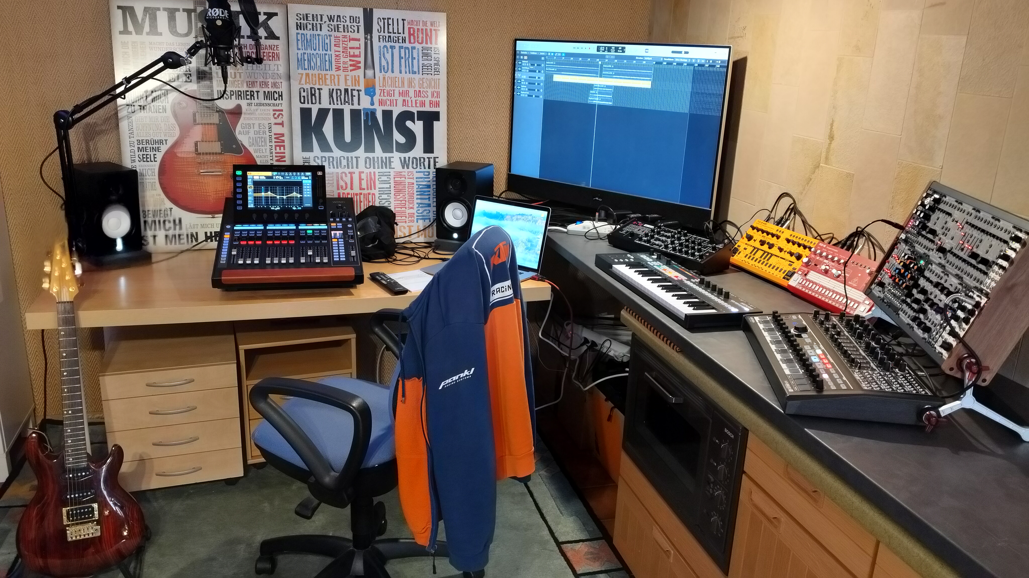 Behringer 150